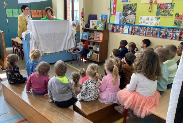 Joepie! Poppenkast voor de kleuters van juf Veerle en juf Lucy.