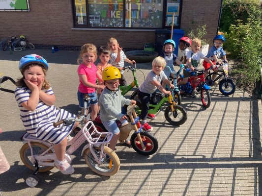 Thema fietsen ( juf Lucy)