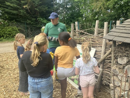 Naar het containerpark met de derdeklassers