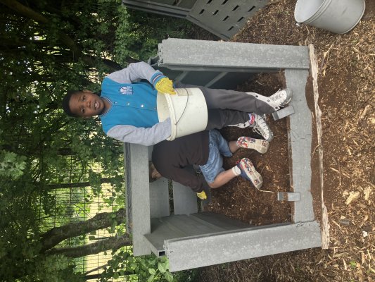 Naar het containerpark met de derdeklassers