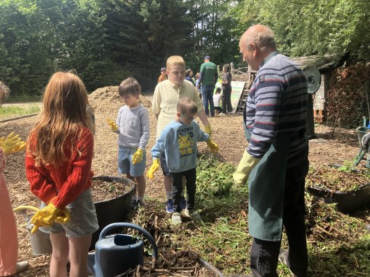 Naar het containerpark met de derdeklassers