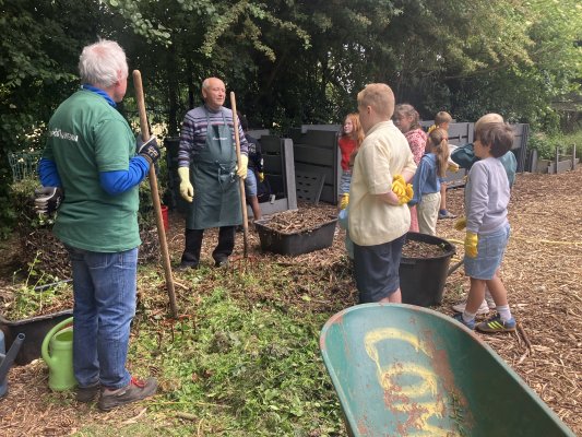 Naar het containerpark met de derdeklassers