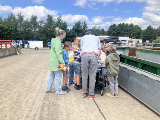 Naar het containerpark met de derdeklassers