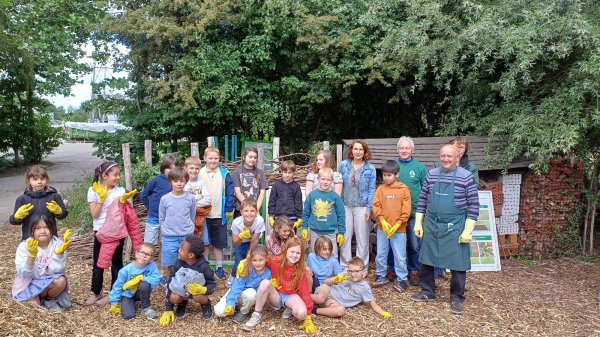 Naar het containerpark met de derdeklassers