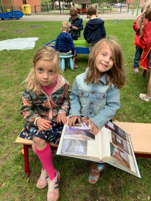 Buitenklas bij Juf Bette en juf Annick 