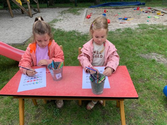 Buitenklas bij Juf Bette en juf Annick 