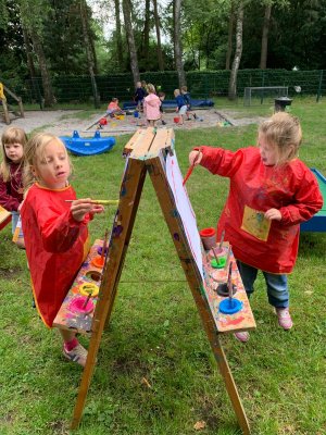 Buitenklas bij Juf Bette en juf Annick 