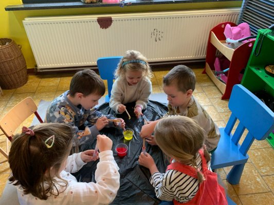 Professor Sterrestof op bezoek bij juf Bette en juf Annick op Stotert.
