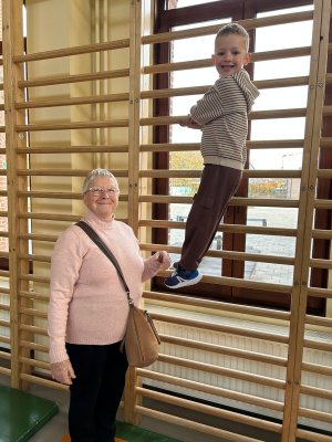 Grootouders op bezoek bij juf Stephanie en juf Tessa