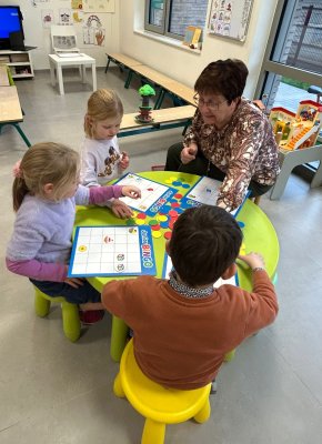 Grootouders op bezoek bij juf Stephanie en juf Tessa