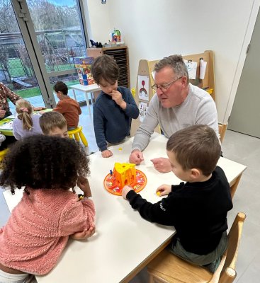 Grootouders op bezoek bij juf Stephanie en juf Tessa