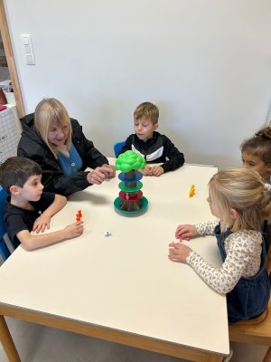 Grootouders op bezoek bij juf Stephanie en juf Tessa