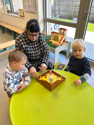 Grootouders op bezoek bij juf Stephanie en juf Tessa