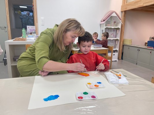 Grootouders op bezoek bij juf Stephanie en juf Tessa
