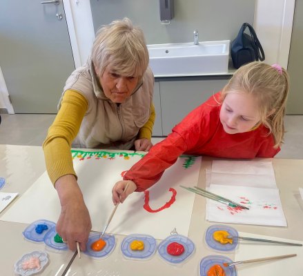 Grootouders op bezoek bij juf Stephanie en juf Tessa