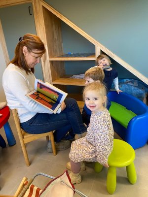 Grootouders op bezoek in de klas van juf Lucy