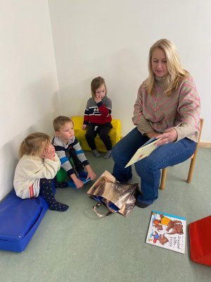 Grootouders op bezoek in de klas van juf Lucy