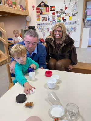 Grootouders op bezoek in de klas van juf Lucy