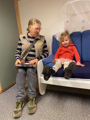 Grootouders op bezoek in de klas van juf Lucy