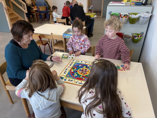 Grootouders op bezoek in de klas van juf Ellen