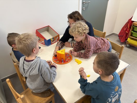 Grootouders op bezoek in de klas van juf Ellen