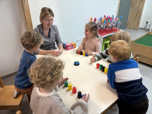 Grootouders op bezoek in de klas van juf Ellen