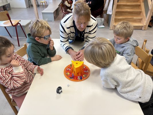 Grootouders op bezoek in de klas van juf Ellen