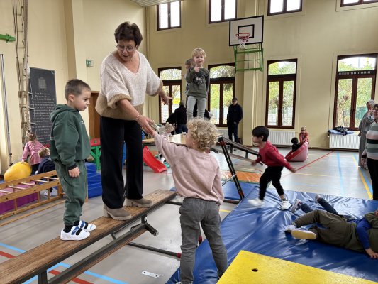 Grootouders op bezoek in de klas van juf Ellen
