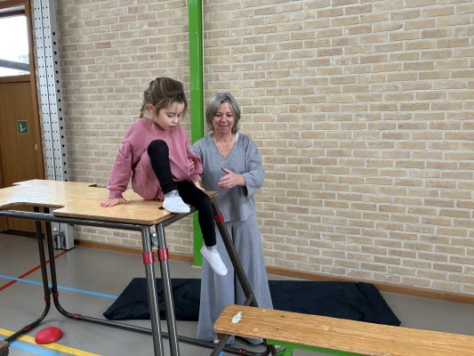 Grootouders op bezoek in de klas van juf Ellen