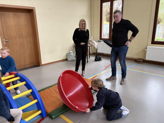 Grootouders op bezoek in de klas van juf Ellen