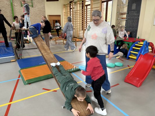 Grootouders op bezoek in de klas van juf Ellen