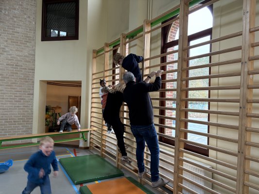 Grootouders op bezoek in de klas van juf Ellen