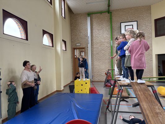 Grootouders op bezoek in de klas van juf Ellen