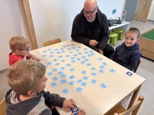 Grootouders op bezoek in de klas van juf Ellen
