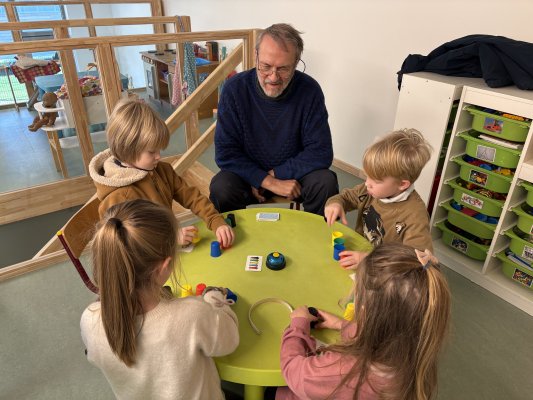 Grootouders op bezoek in de klas van juf Ellen