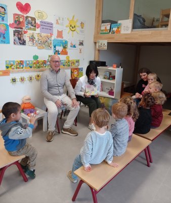 Groootouders op bezoek in de klas van juf Veerle.