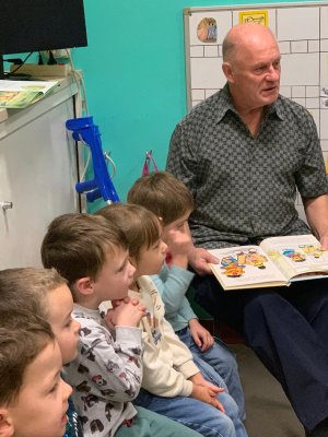 Grootouders op bezoek bij juf Annick en juf Bette