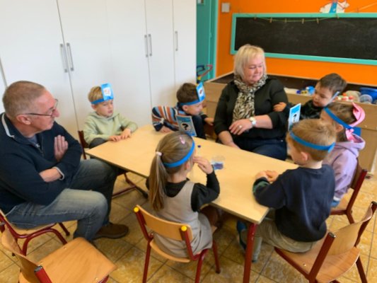 Grootouders op bezoek bij juf Annick en juf Bette