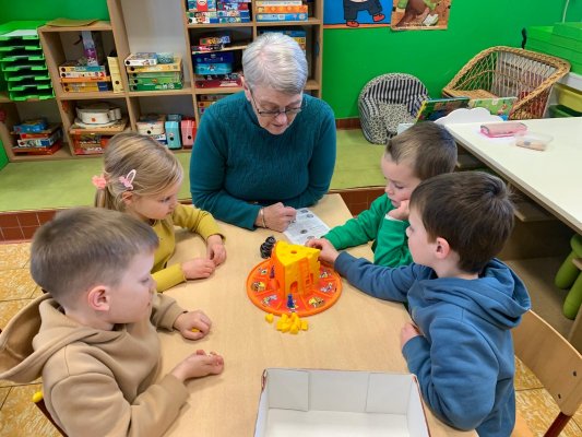 Grootouders op bezoek bij juf Annick en juf Bette