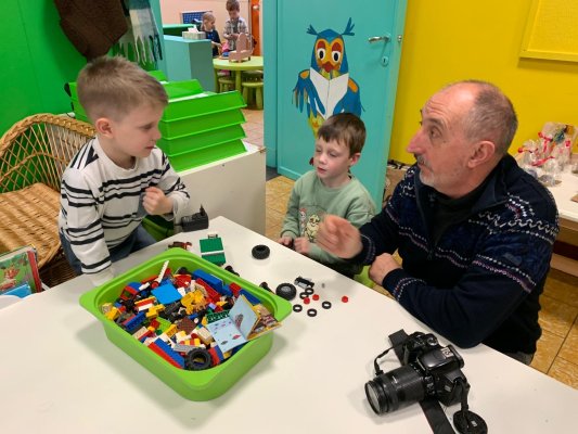 Grootouders op bezoek bij juf Annick en juf Bette