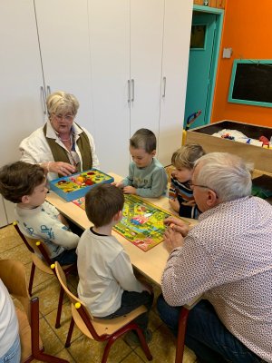 Grootouders op bezoek bij juf Annick en juf Bette