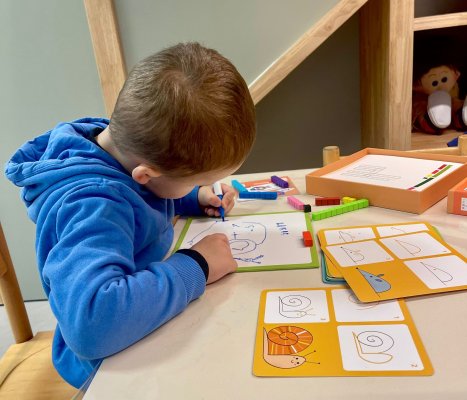 Spelen met het speelgoed van de Sint juf Stephanie en juf Tessa 