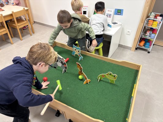 Spelen met het speelgoed van de Sint (juf Ellen)