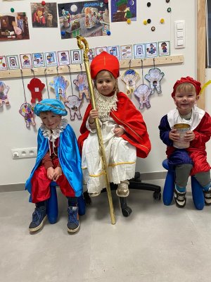 Sint en Piet in de klas van juf Lucy.
