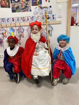 Sint en Piet in de klas van juf Lucy.
