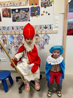 Sint en Piet in de klas van juf Lucy.