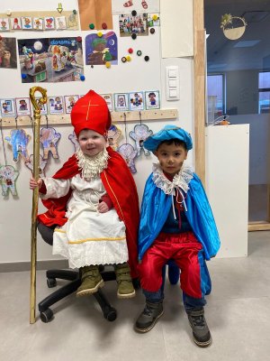 Sint en Piet in de klas van juf Lucy.