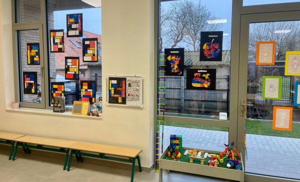 Kunsttentoonstelling juf Tessa en juf Stephanie.