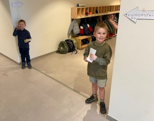 Kunsttentoonstelling juf Tessa en juf Stephanie.