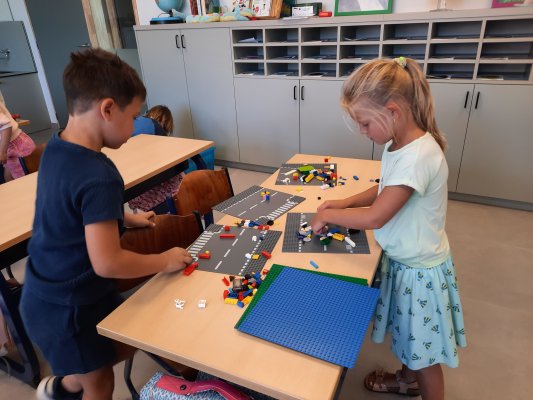 Starten in het eerste leerjaar (in een nieuw gebouw).